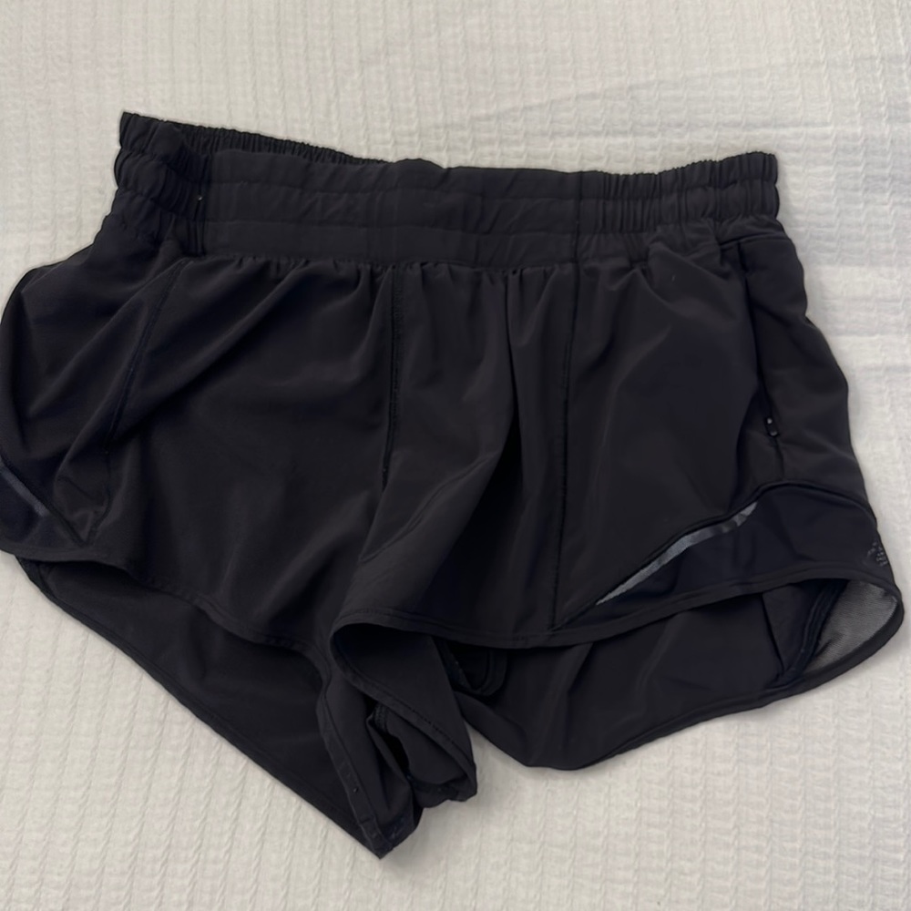 Lululemon hotty hot shorts low rise 2.5